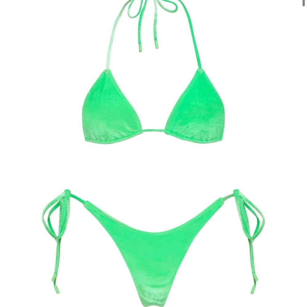 TRIANGL BSUIT NEVER WORN!!!